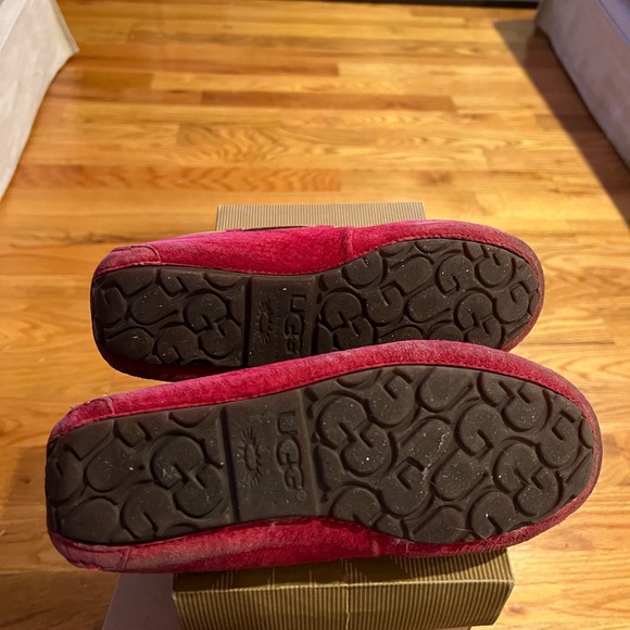 Ugg - Picture 5 of 5